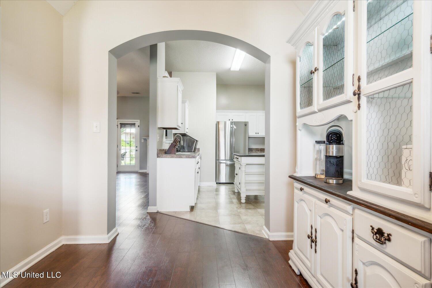 395 East Oak Grove Road Hernando, MS 38632 - Photo 6 of 24 Dining Room b