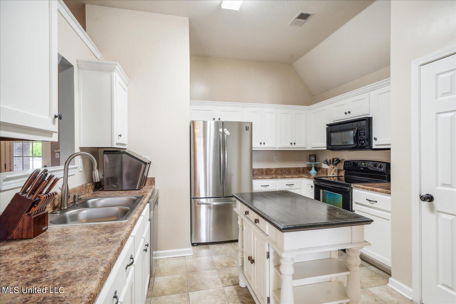 395 East Oak Grove Road Hernando, MS 38632 - Photo 7 of 24 Kitchen a