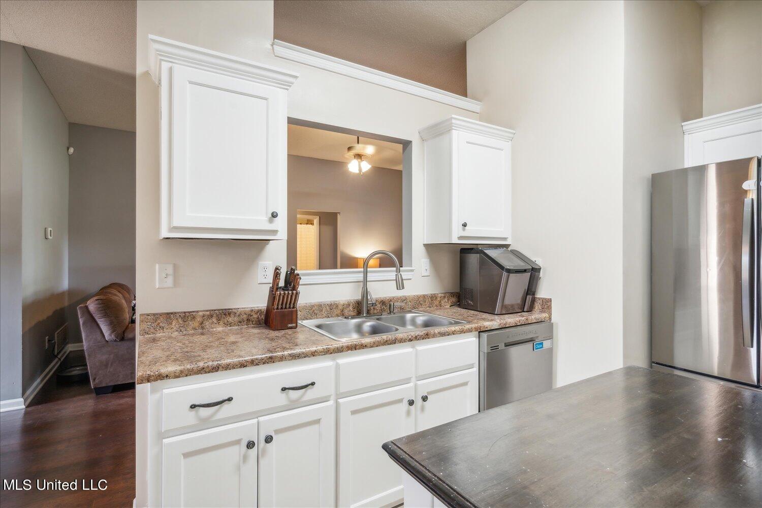 395 East Oak Grove Road Hernando, MS 38632 - Photo 8 of 24 Kitchen b