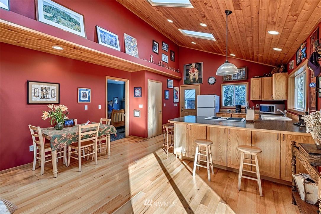 4989 Edens Road Anacortes, WA 98221 - Photo 6 of 25 Gallery Image 6
