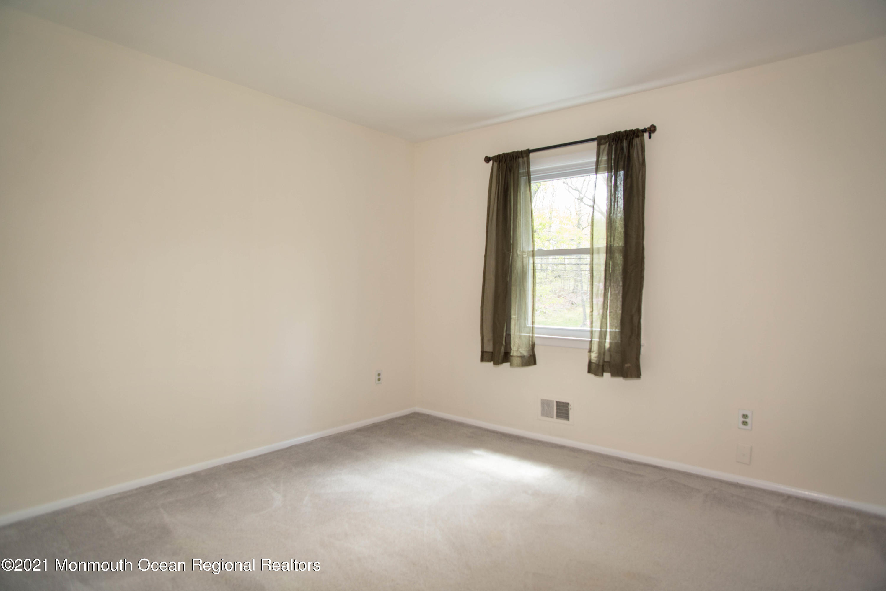 60 White Road Jackson, NJ 08527 - Photo 22 of 35 _RMJ9257 4th bedroom