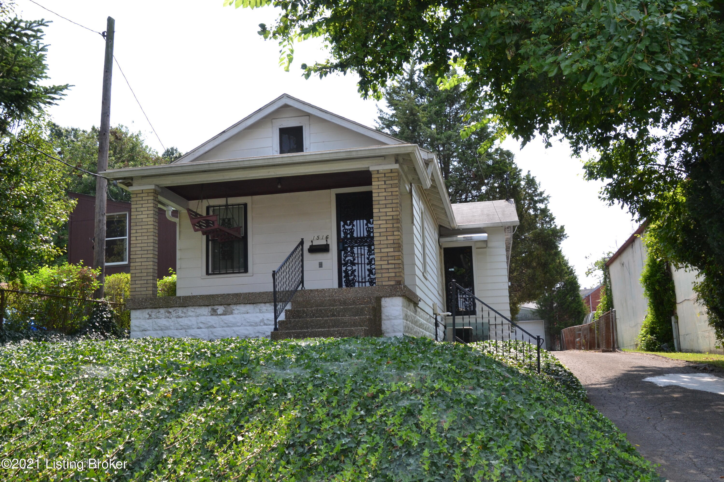 1516 Poplar Level Road Louisville, KY 40217 - Photo 3 of 36 DSC_0002