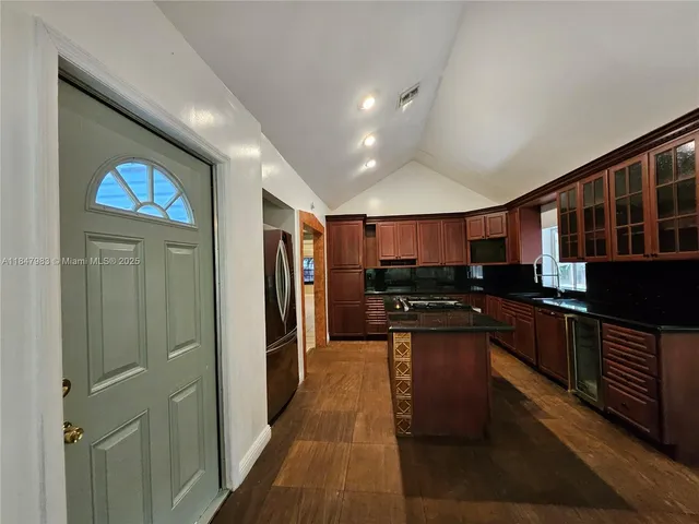 $4,000 | Dania Beach, Dania Beach, FL 33004