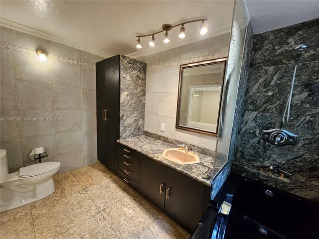 $4,000 | Dania Beach, Dania Beach, FL 33004