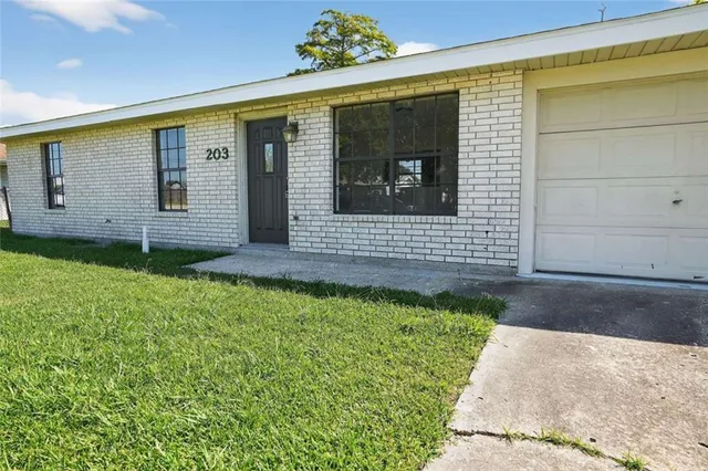 $122,900 | 203 Fairmont Drive, Houma, LA 70360