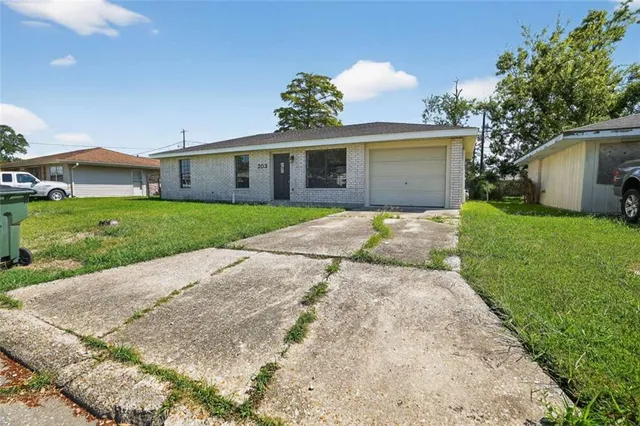 $122,900 | 203 Fairmont Drive, Houma, LA 70360