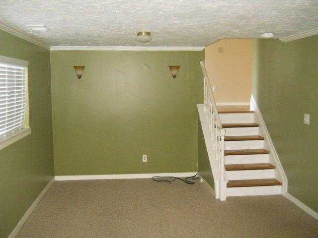 160 Brewster Road Rochester, MI 48309 - Photo 9 of 24 31098180-8.JPG