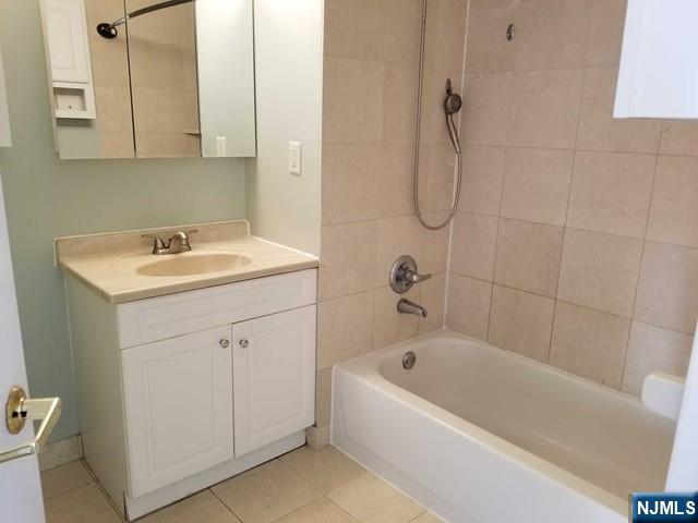 100 Old Palisade Road, Unit 702 Fort Lee, NJ 07024 - Photo 17 of 37