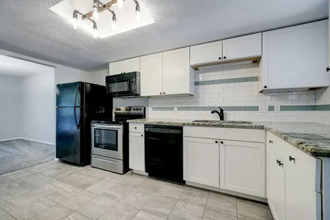 $159,900 | 5005 Georgi Lane, Unit 51, Houston, TX 77092