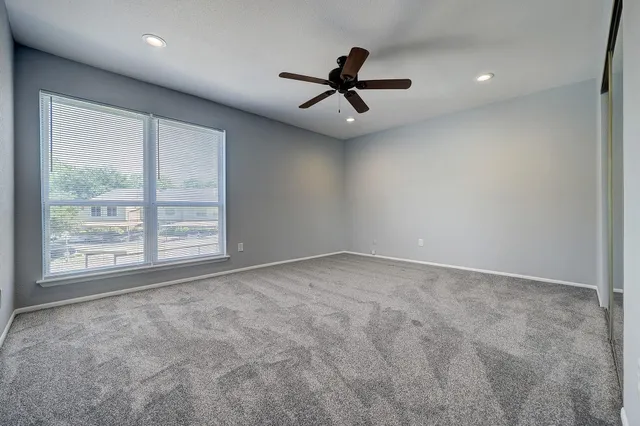 a view of empty room with ceiling fan