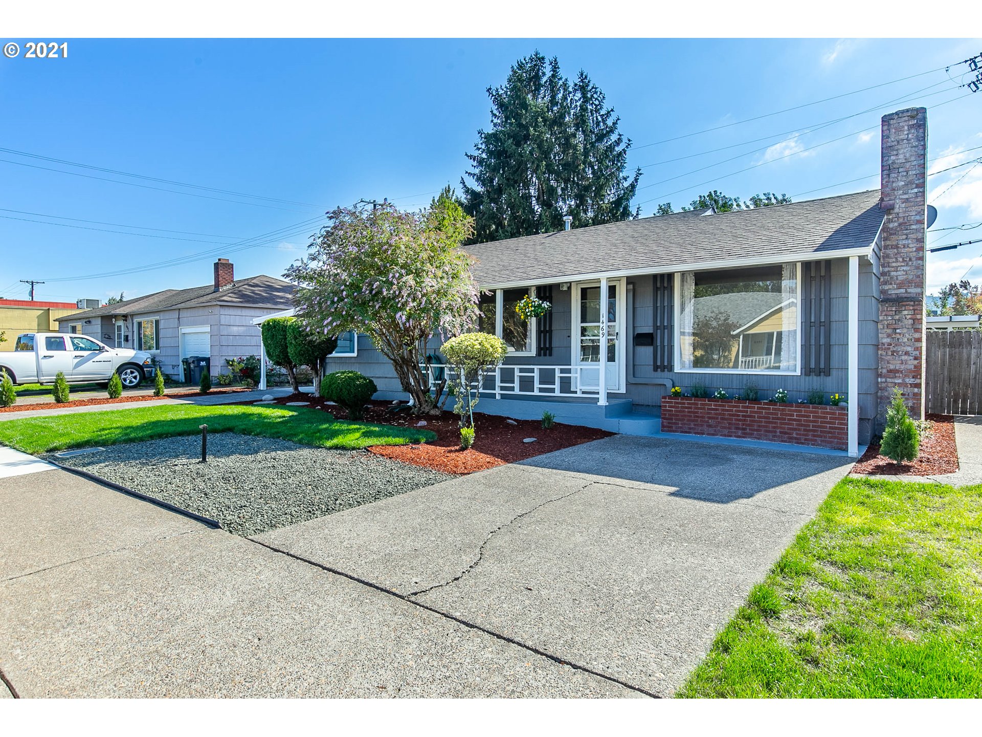 1469 Parker Street Springfield, OR 97477 - Photo 3 of 30 a view of outdoor space yard and house