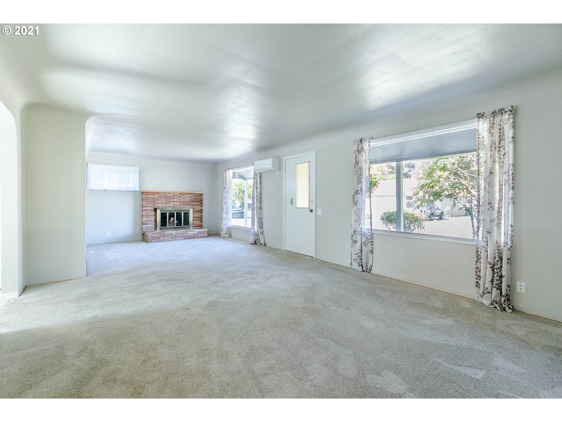 1469 Parker Street Springfield, OR 97477 - Photo 6 of 30 a view of livingroom with furniture and front door