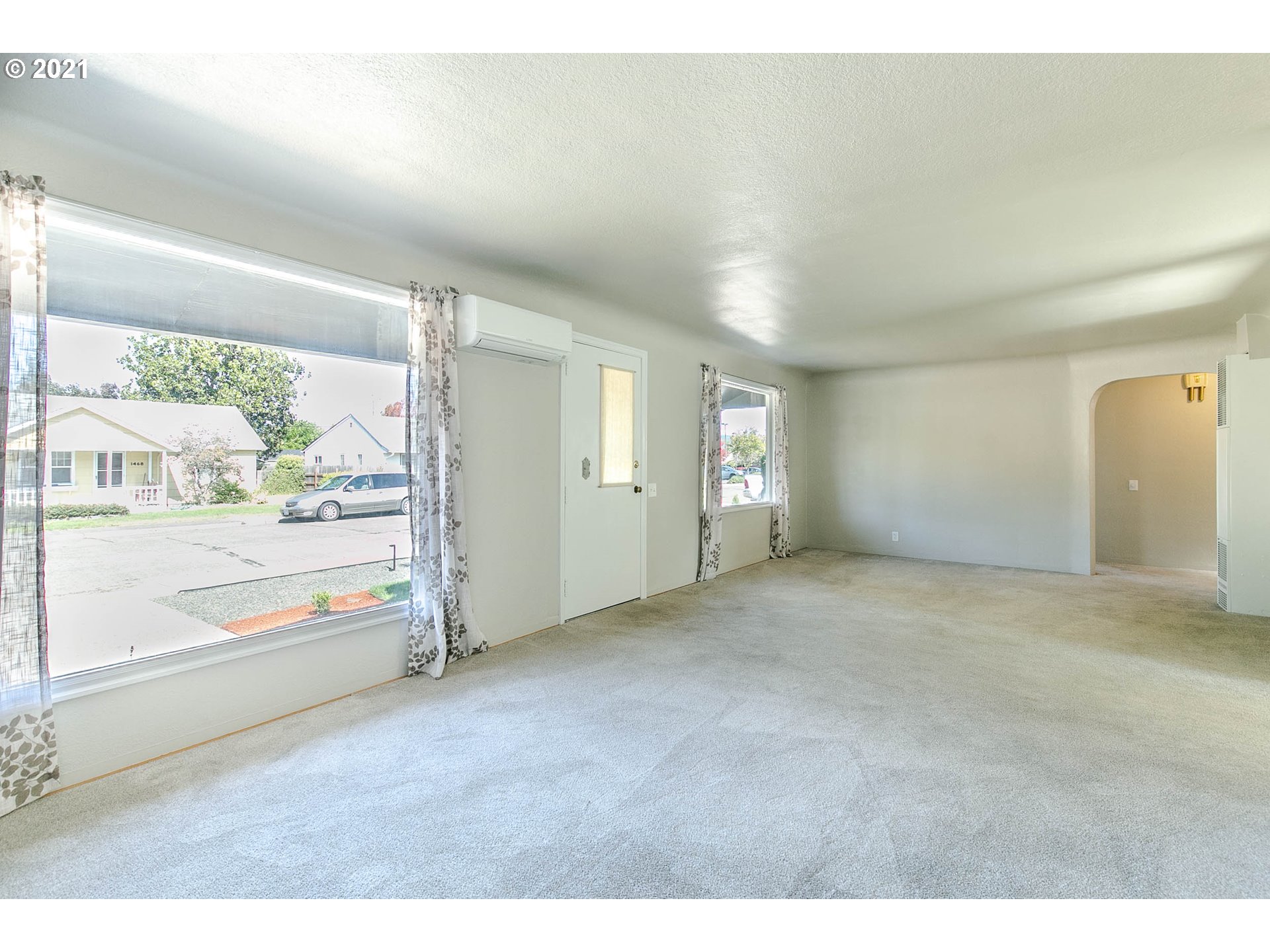 1469 Parker Street Springfield, OR 97477 - Photo 10 of 30 a view of an empty room and window