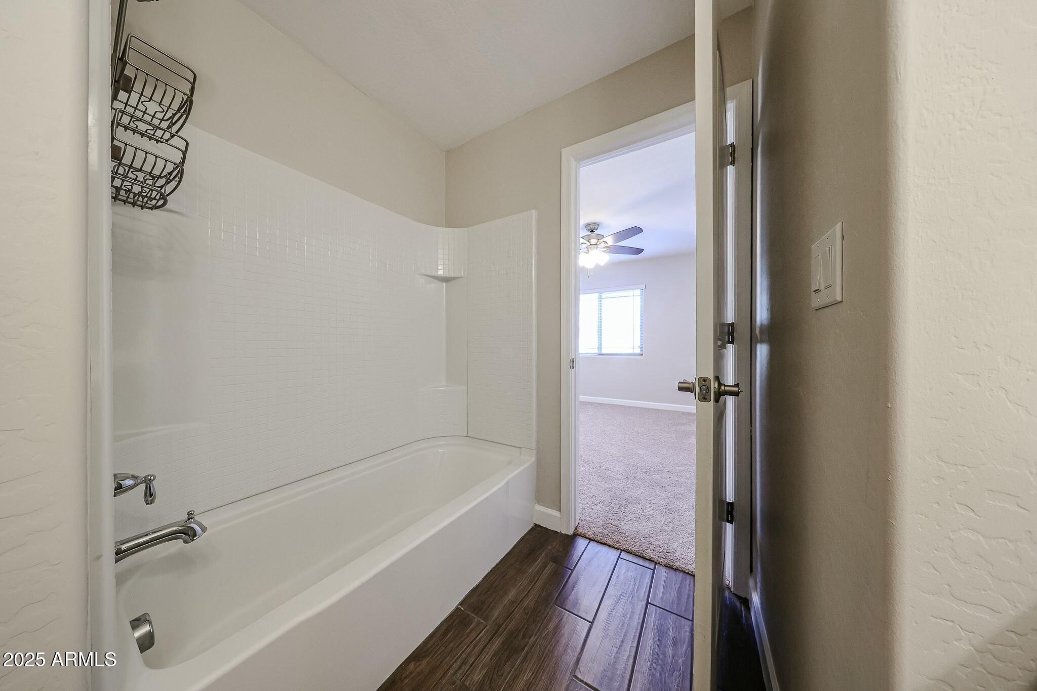 2150 West Alameda Road, Unit 1122 Phoenix, AZ 85085 - Photo 8 of 25 2nd bathroom