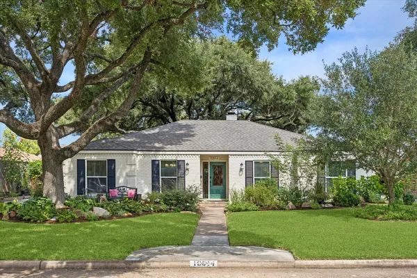 $525,000 | 10814 Overbrook Lane, Houston, TX 77042