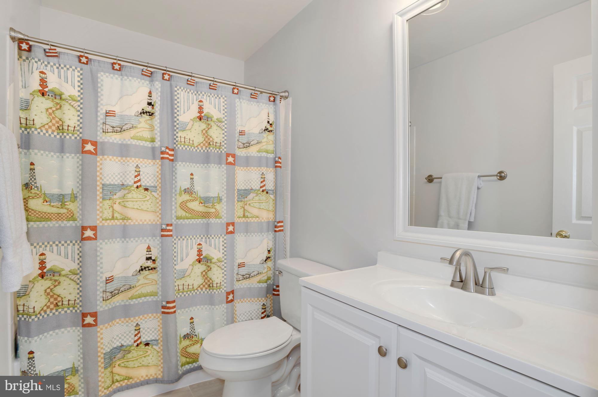 9360 River Crest Road Manassas, VA 20110 - Photo 22 of 27 Renovated Upper Hall Bath.
