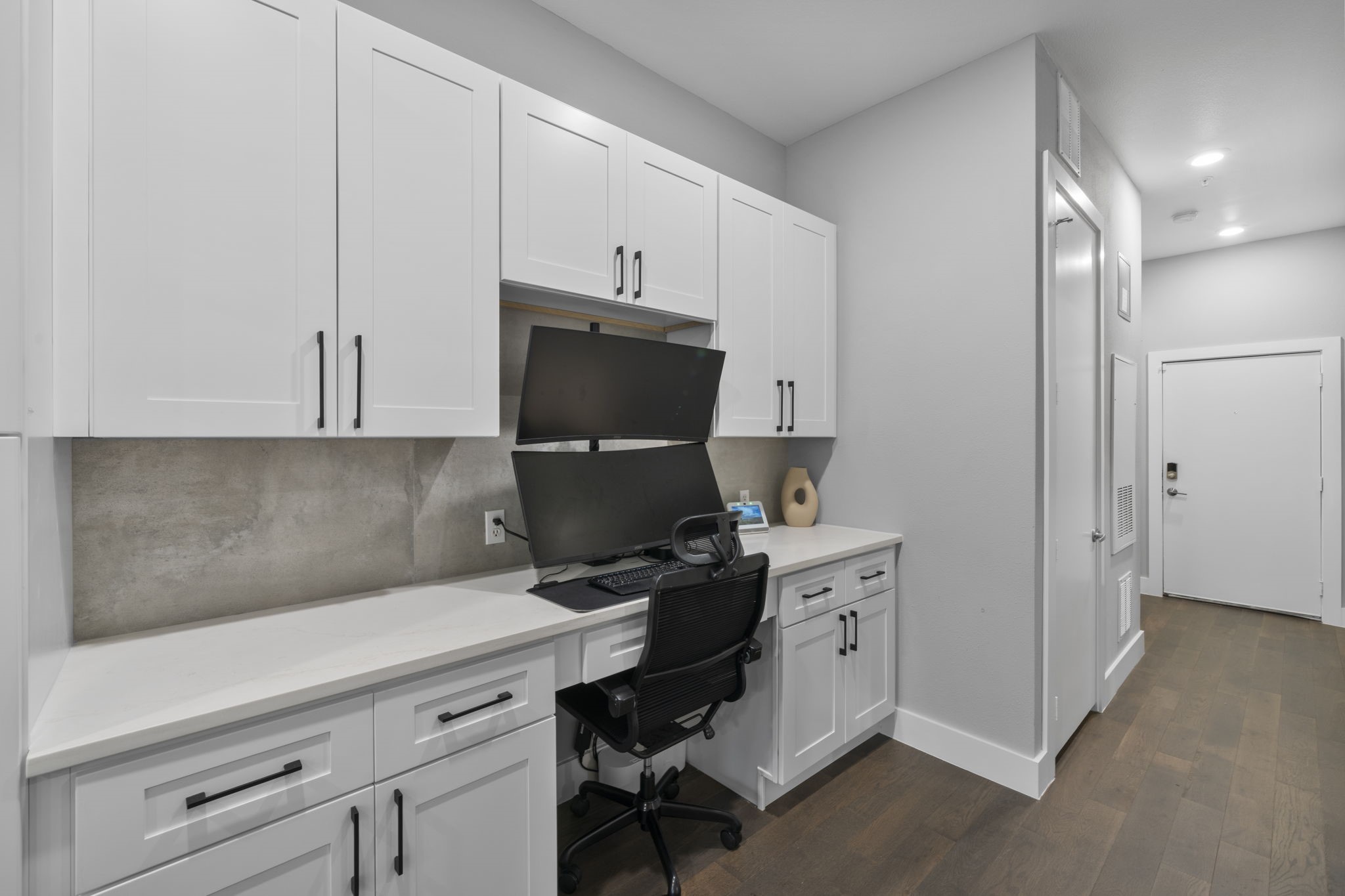 207 Pierce Street, Unit 209 Houston, TX 77002 - Photo 7 of 13 a view of a workspace with furniture