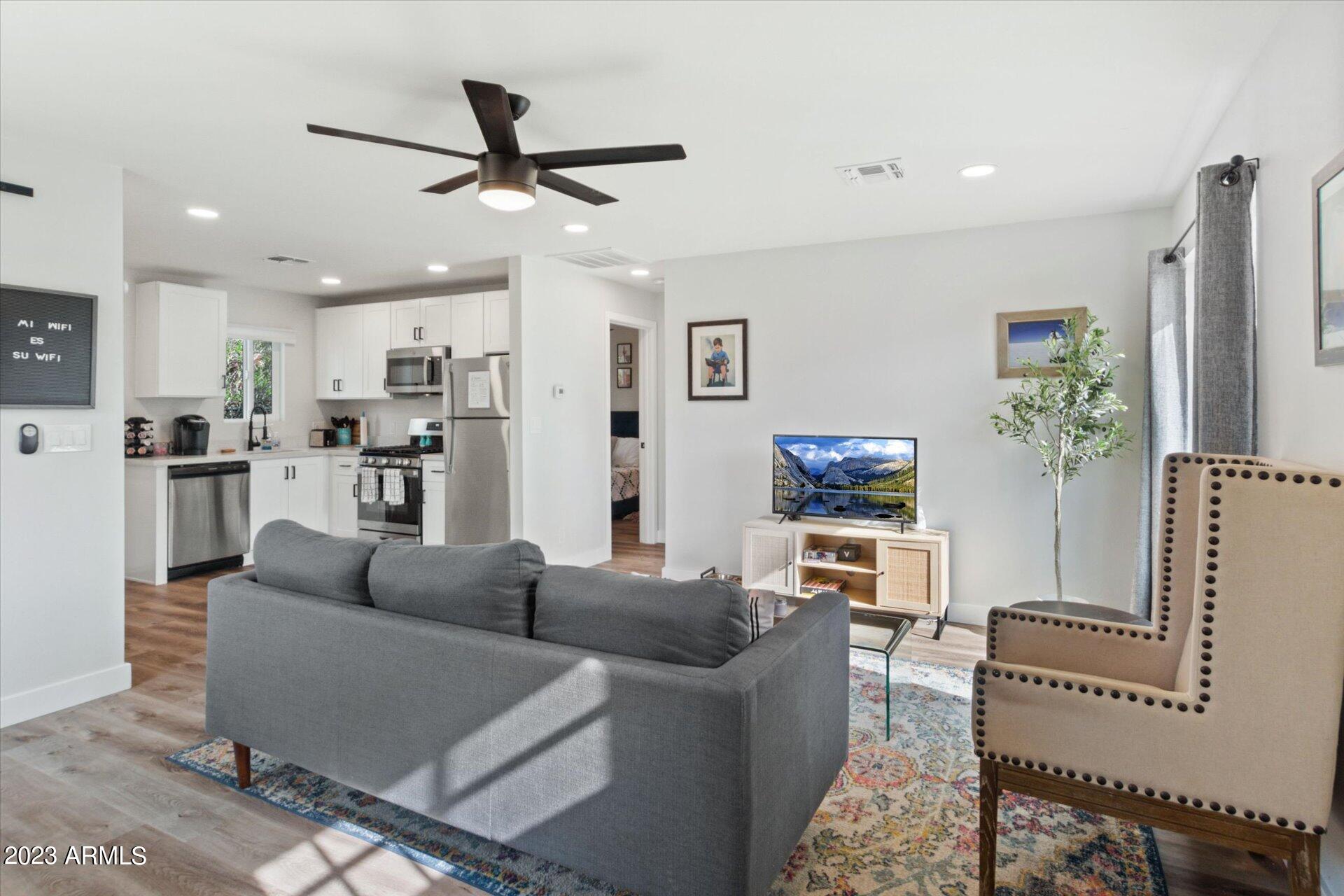 1808 East Yale Street, Unit 2 Phoenix, AZ 85006 - Photo 4 of 23 05-1808-2Yale-005