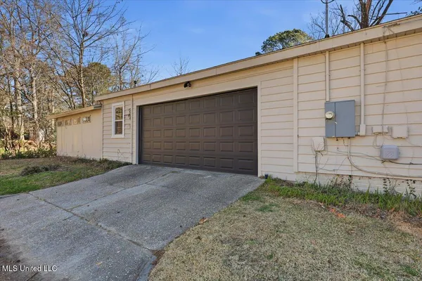 $285,000 | 1004 Meadow Heights Drive, Jackson, MS 39206