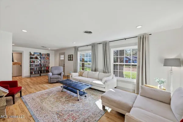 $285,000 | 1004 Meadow Heights Drive, Jackson, MS 39206