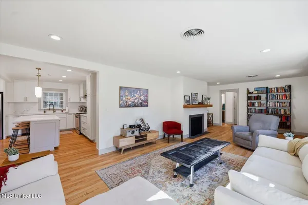 $285,000 | 1004 Meadow Heights Drive, Jackson, MS 39206