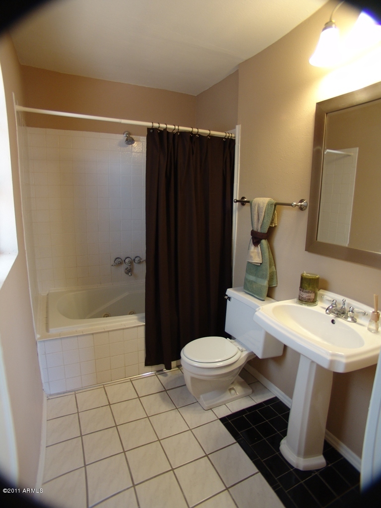 4201 West Ocotillo Road Phoenix, AZ 85019 - Photo 8 of 14 Guest Bath