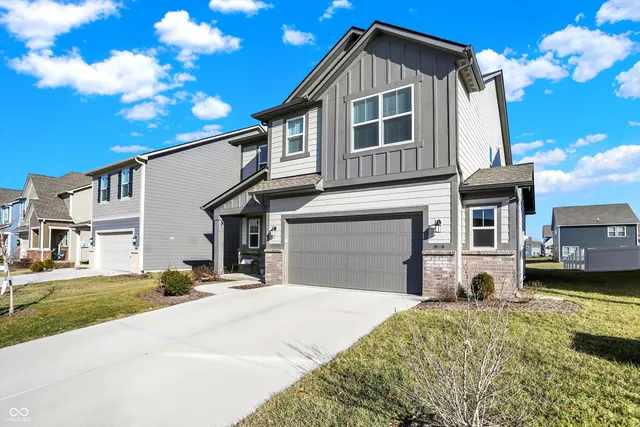 $367,500 | 727 Oxford Lane, Danville, IN 46122