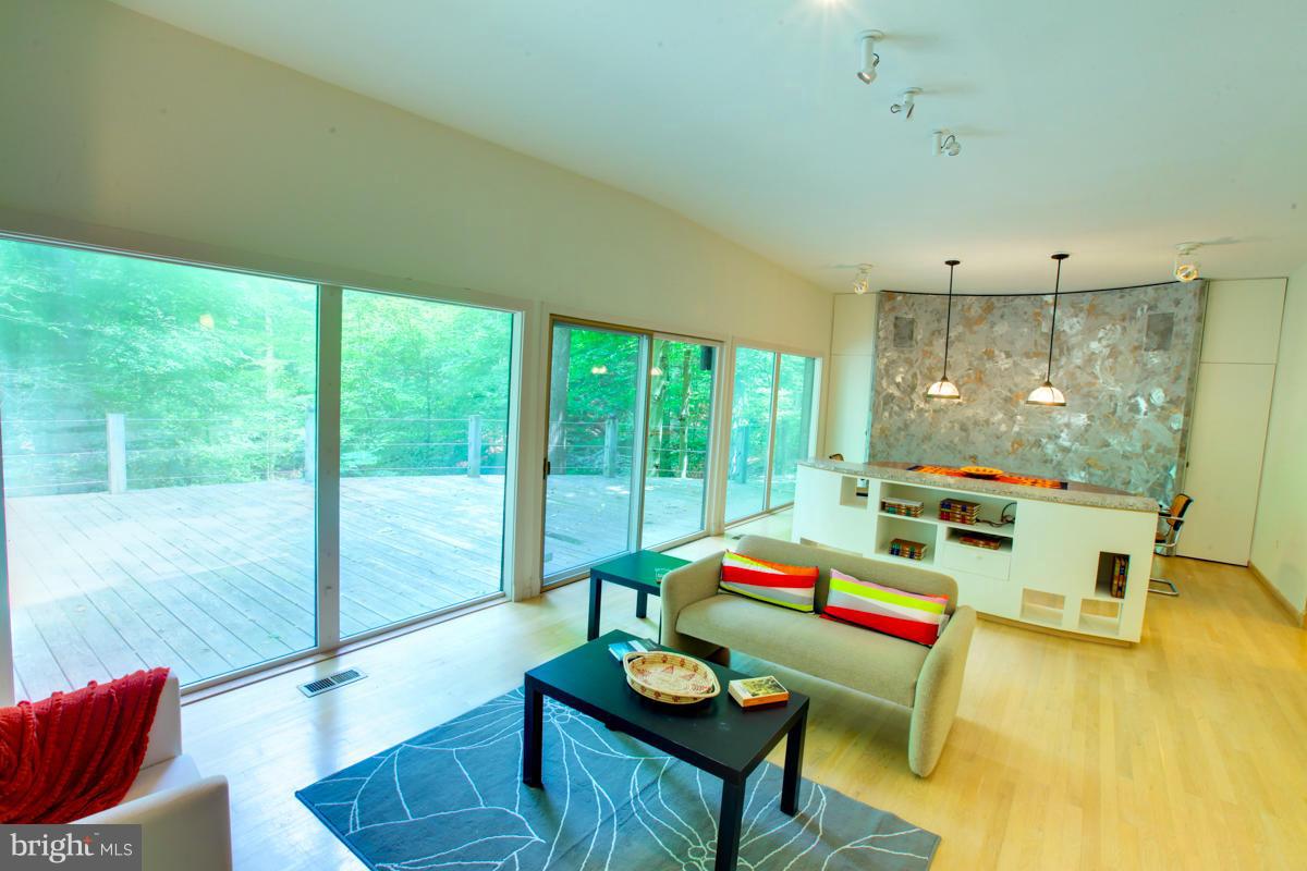 3704 Gardenview Road Baltimore, MD 21208 - Photo 11 of 30 Living Room
