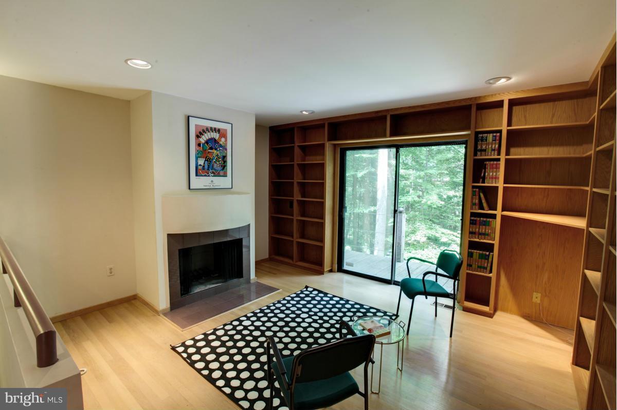 3704 Gardenview Road Baltimore, MD 21208 - Photo 13 of 30 Living Room