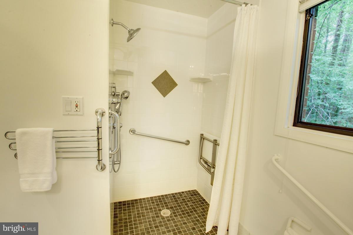 3704 Gardenview Road Baltimore, MD 21208 - Photo 15 of 30 Bath (Master)