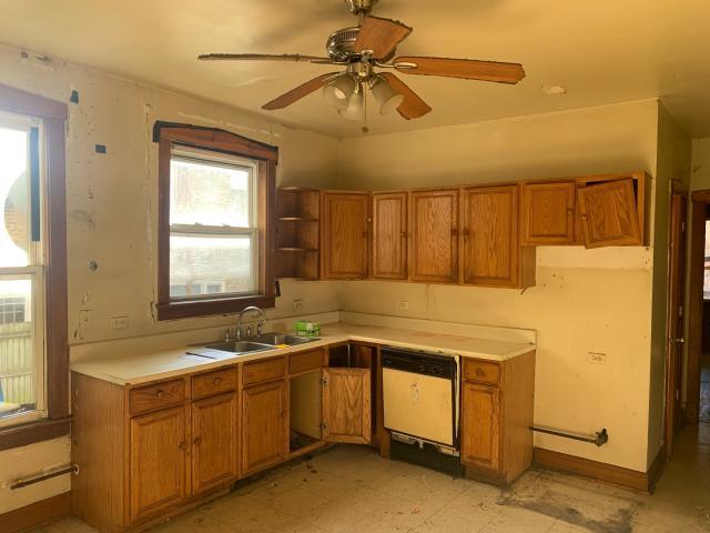 820 Elgin Avenue Forest Park, IL 60130 - Photo 8 of 20 a utility room with sink dryer and washer