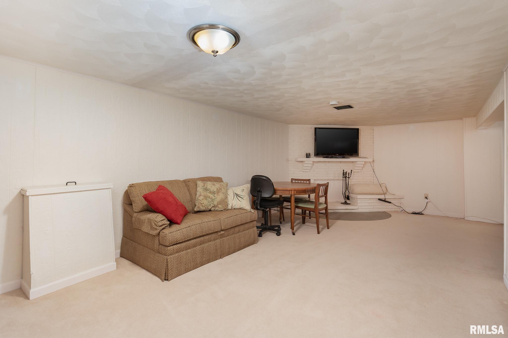 629 Westerfield Road Davenport, IA 52806 - Photo 20 of 28 Gallery Image 20