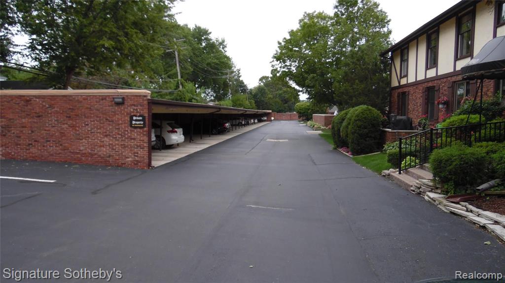1750 Vernier Road, Unit 5 Grosse Pointe Woods, MI 48236 - Photo 28 of 33