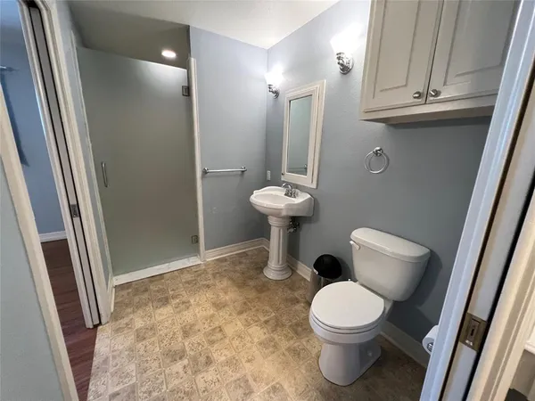 a bathroom with a toilet