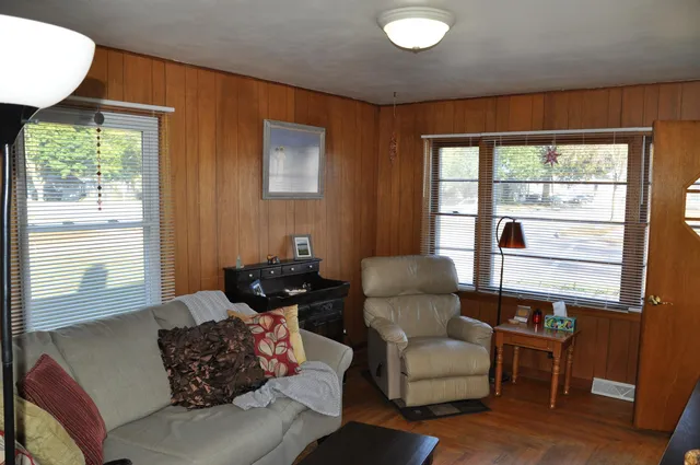 $215,000 | 204 East Madison Street, Spring Green, WI 53588