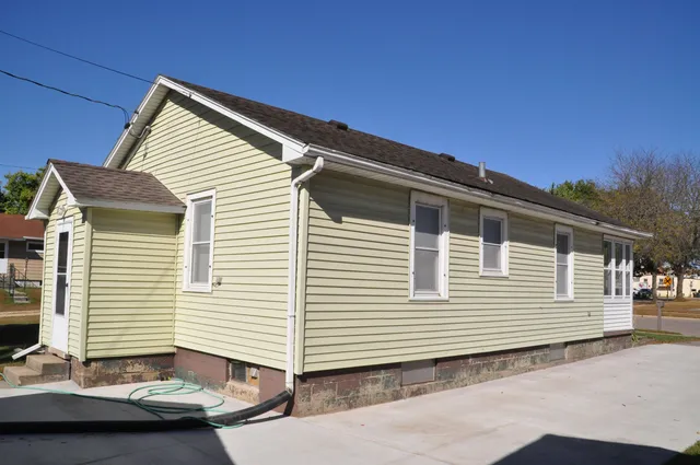 $215,000 | 204 East Madison Street, Spring Green, WI 53588