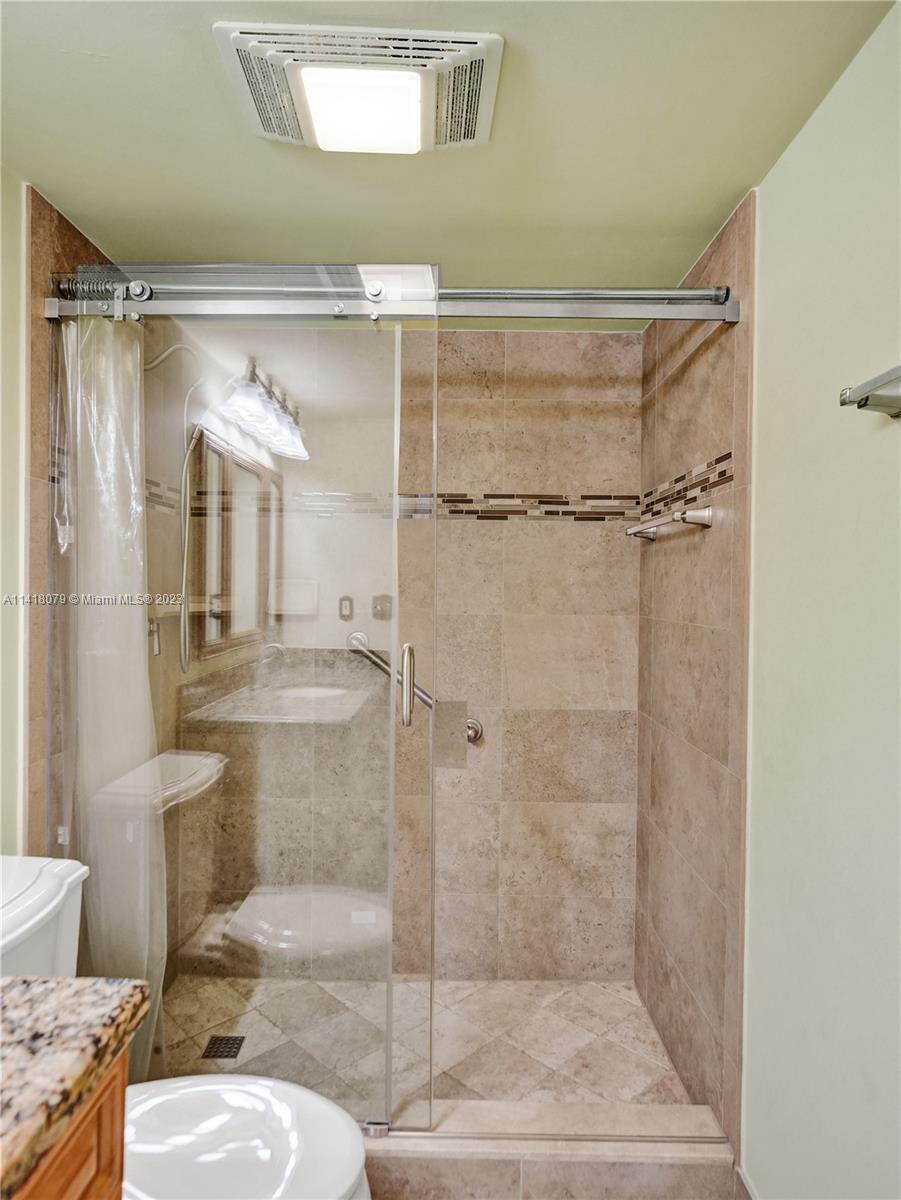 10777 West Sample Road, Unit 614 Coral Springs, FL 33065 - Photo 33 of 40 a bathroom with a shower and a sink