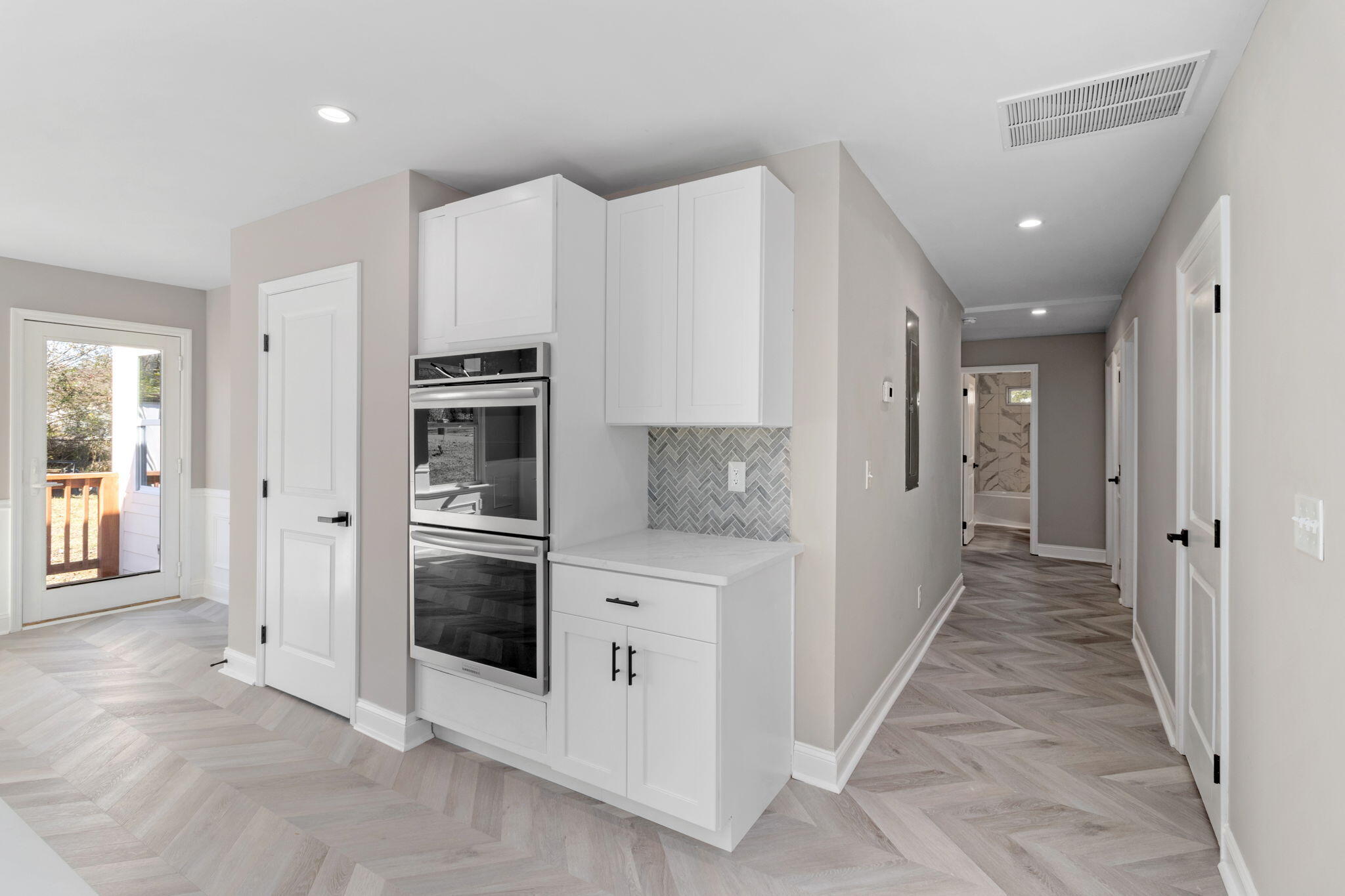 1437 Greens Lake Road Chattanooga, TN 37412 - Photo 23 of 45 hallway to bedrooms