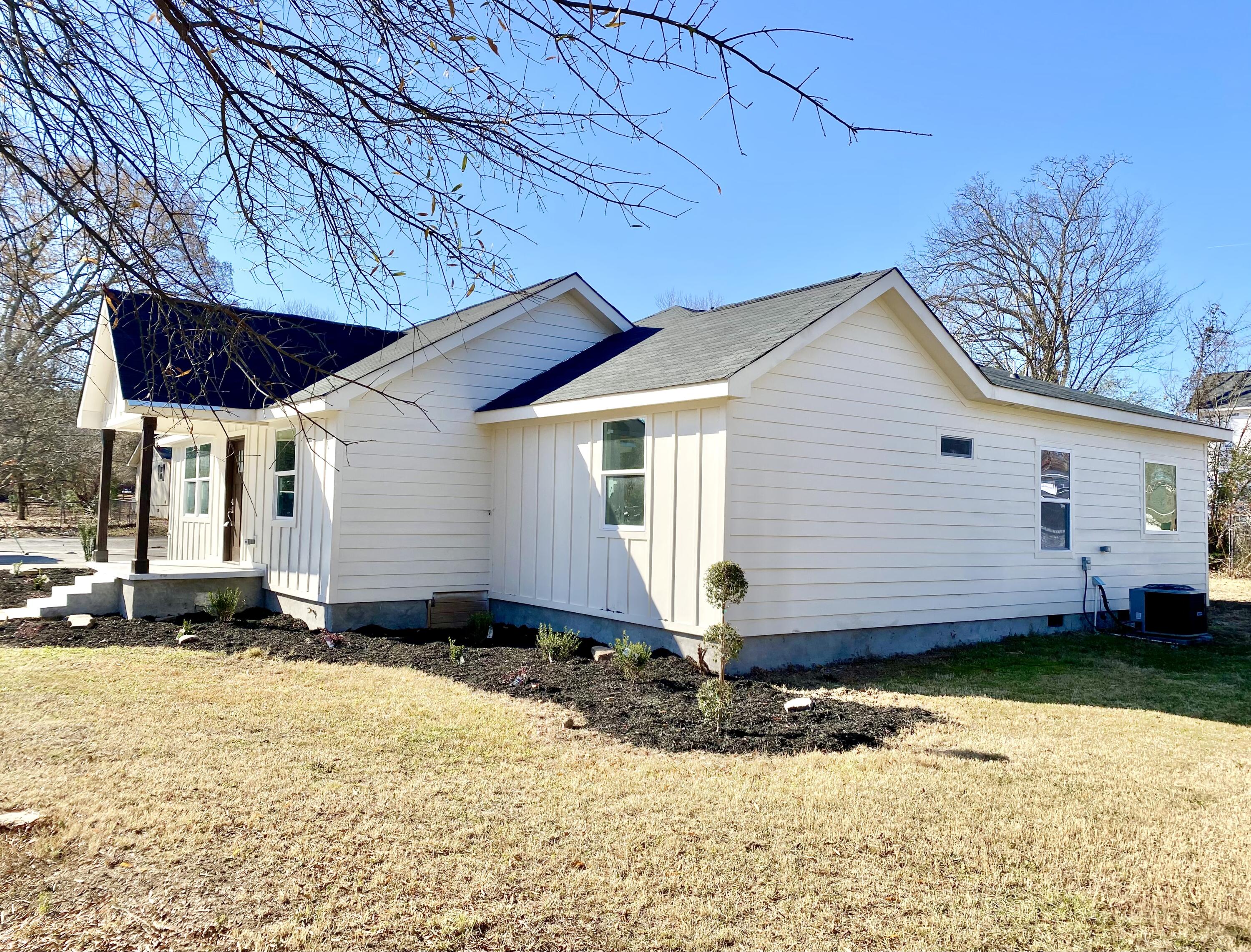 1437 Greens Lake Road Chattanooga, TN 37412 - Photo 3 of 45 right side