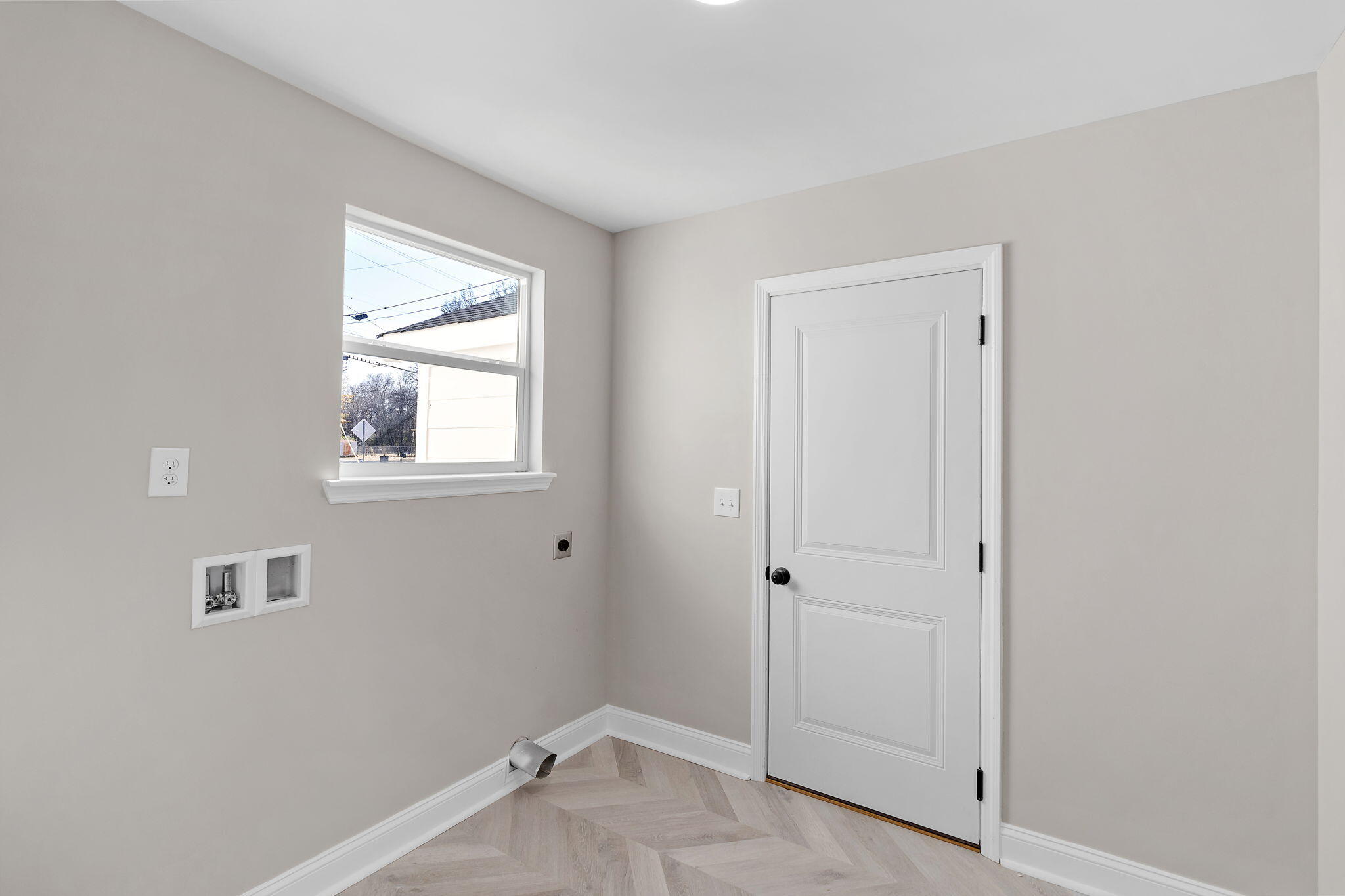 1437 Greens Lake Road Chattanooga, TN 37412 - Photo 43 of 45 mudroom entry from garage to kitchen