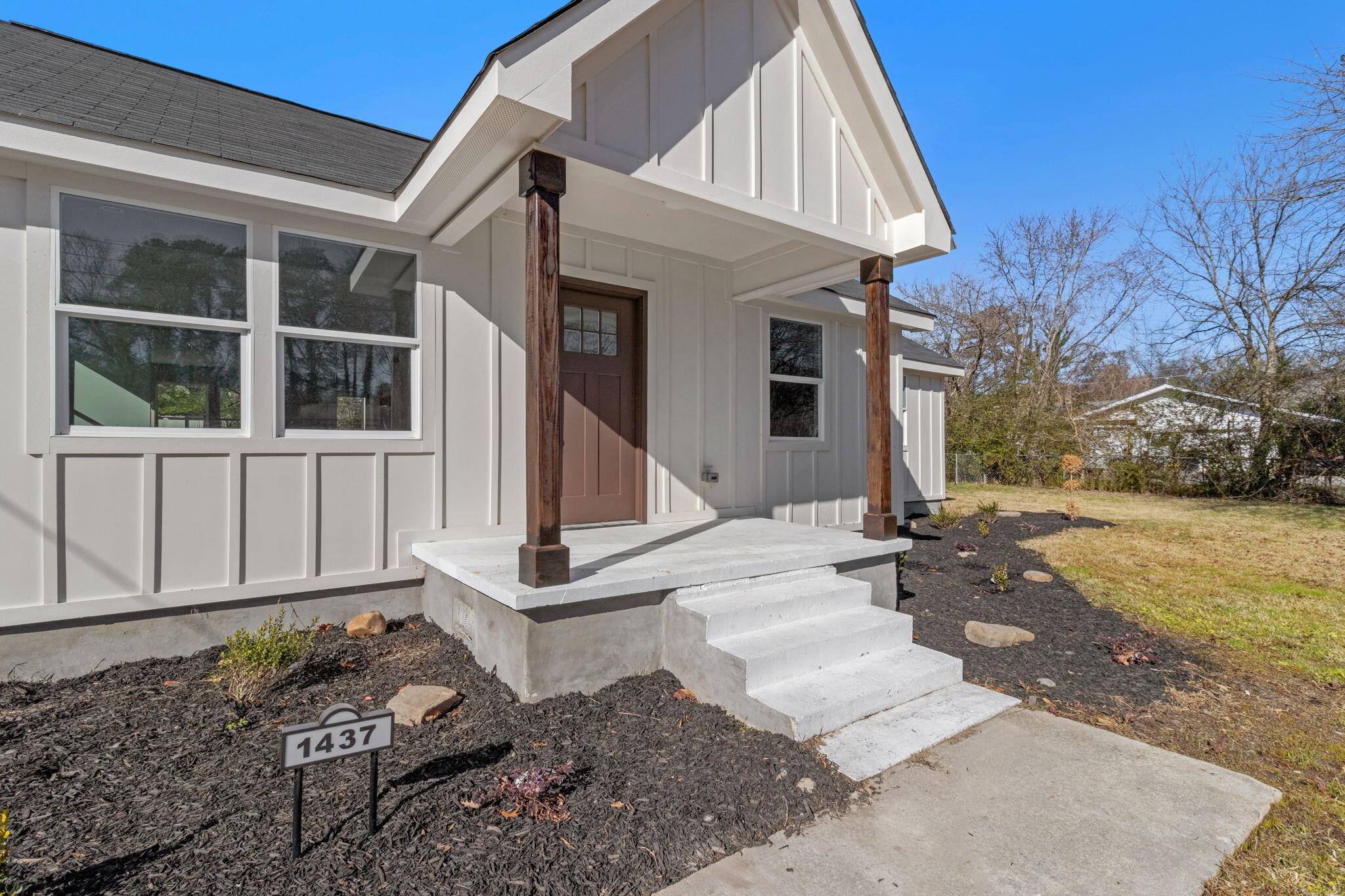1437 Greens Lake Road Chattanooga, TN 37412 - Photo 5 of 45 Nice landscape beds and covered entry