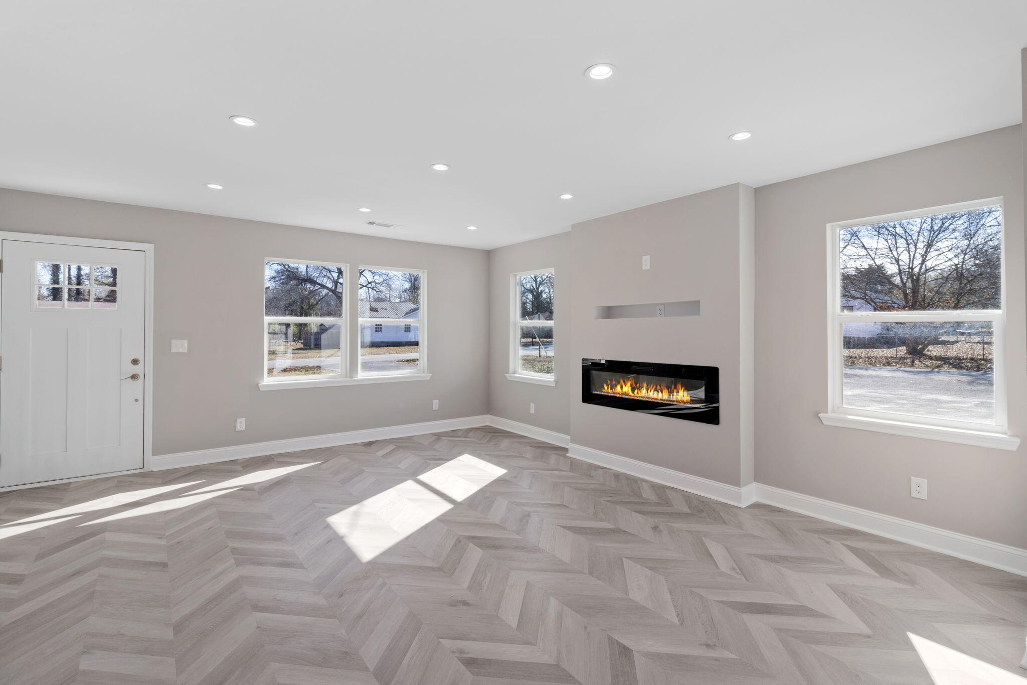 1437 Greens Lake Road Chattanooga, TN 37412 - Photo 8 of 45 well-lit living room