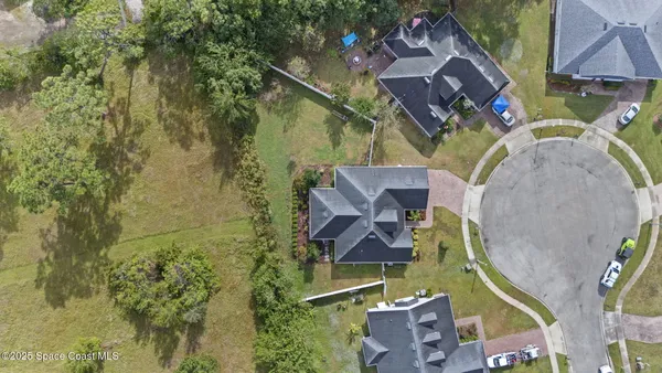 a view of a yard in front of a house with a yard