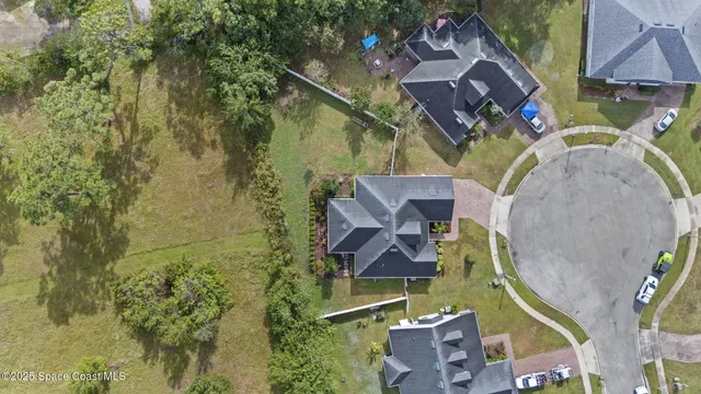 a view of a yard in front of a house with a yard