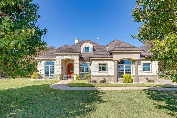 $1,500,000 | 12801 County Road 1117, Cleburne, TX 76033