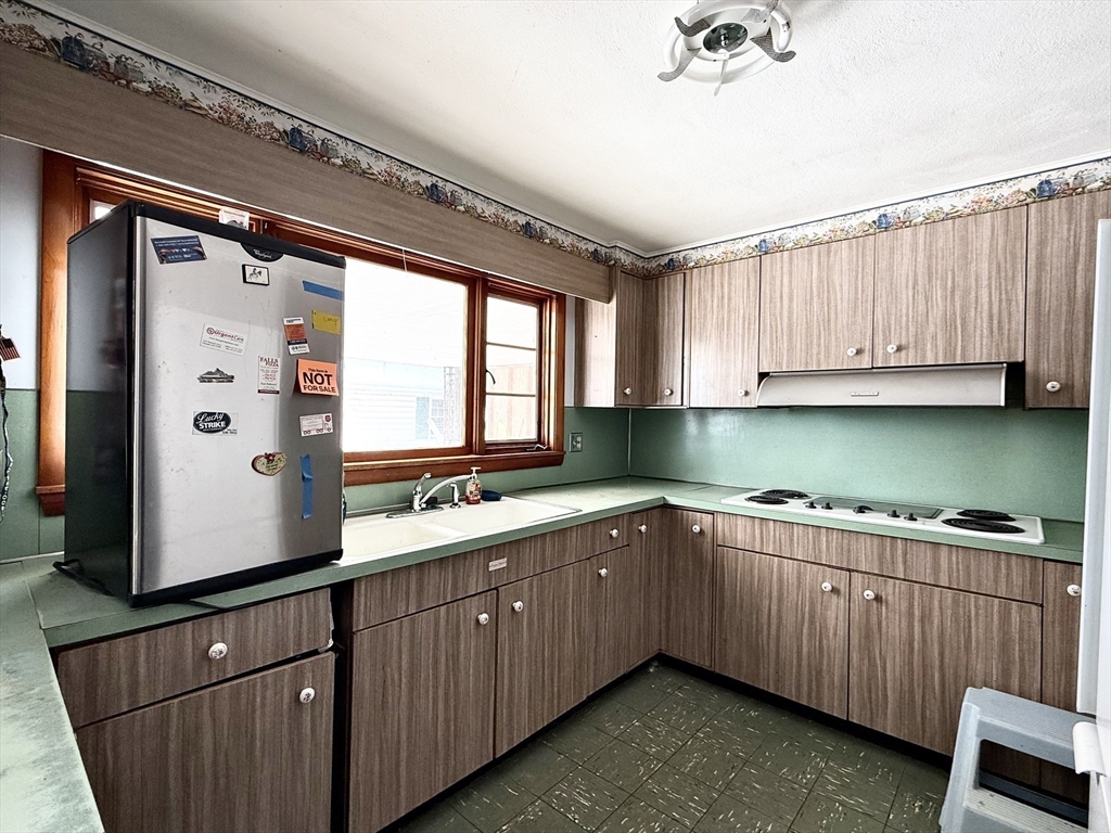 461 Sheridan Street Chicopee, MA 01020 - Photo 11 of 42