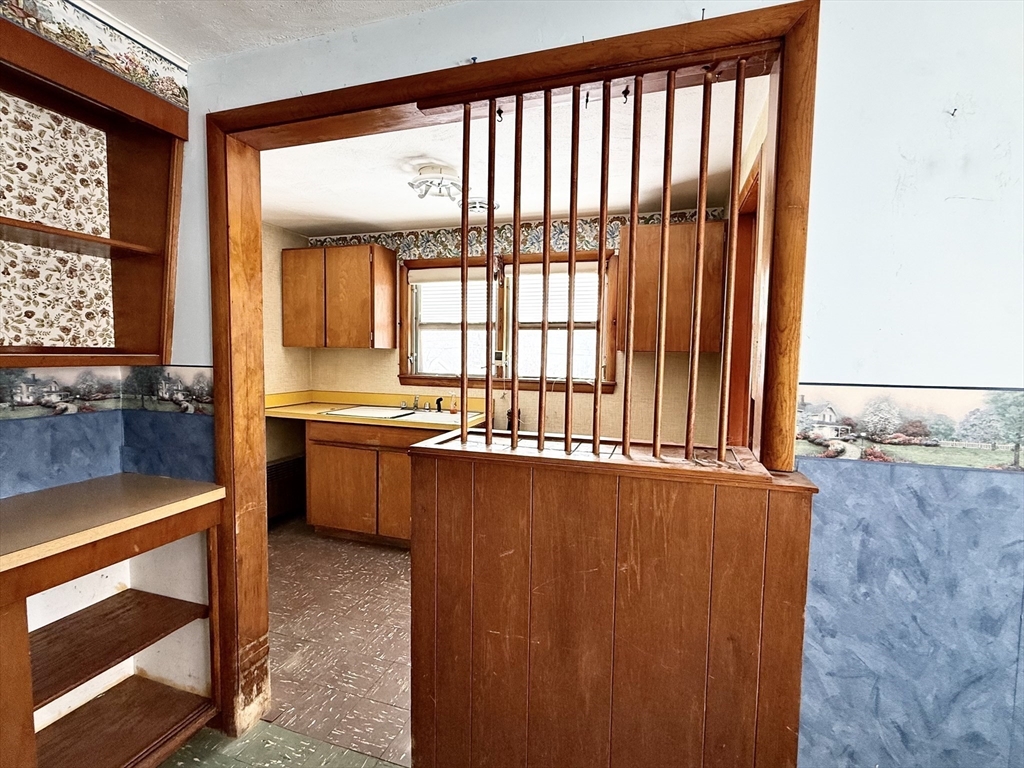 461 Sheridan Street Chicopee, MA 01020 - Photo 12 of 42