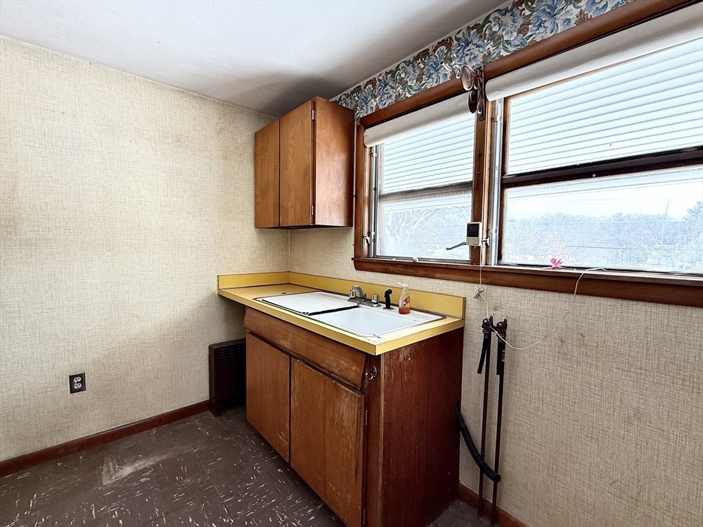 461 Sheridan Street Chicopee, MA 01020 - Photo 14 of 42