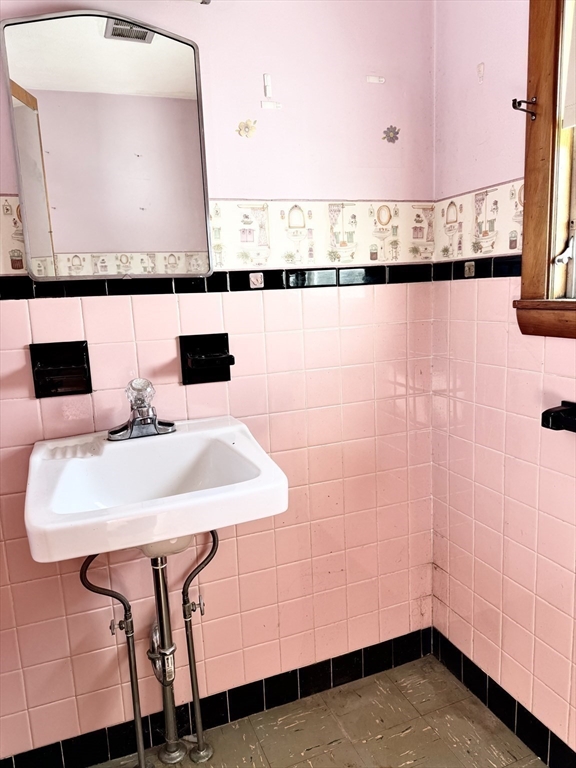 461 Sheridan Street Chicopee, MA 01020 - Photo 22 of 42