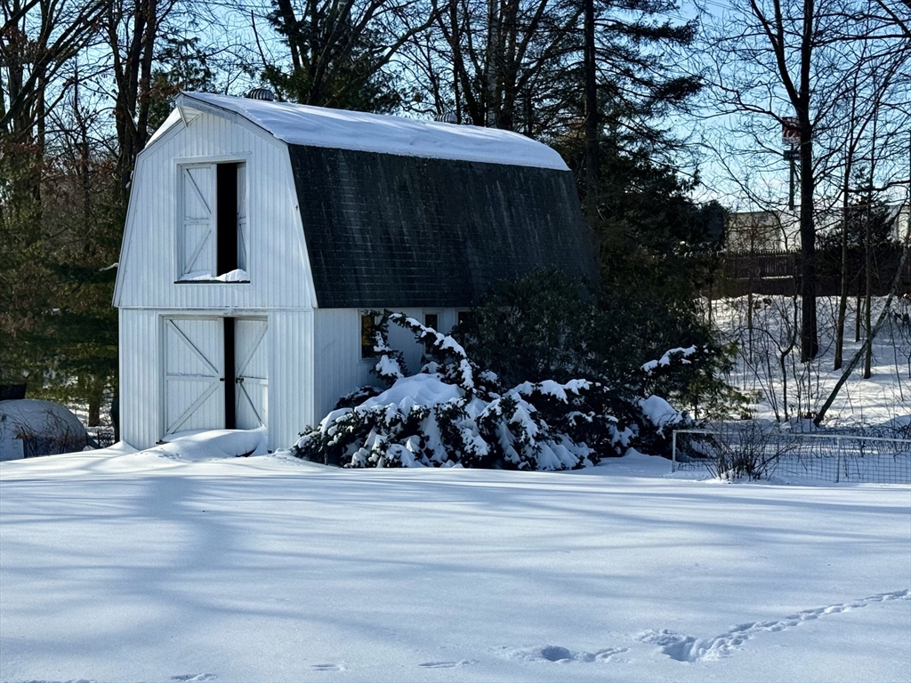 461 Sheridan Street Chicopee, MA 01020 - Photo 4 of 42